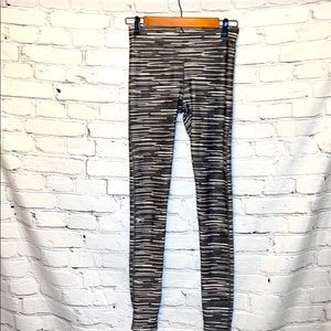 Under Armour Gray White Stripe Compression Leggings Size Small